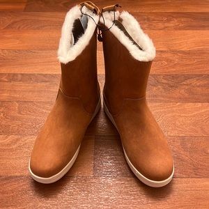 BNWT Girls Cat & Jack Fir Lined Boots Sz 5